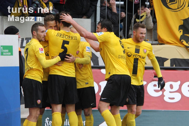 Jubel bei Dynamo Dresden beim 3:2 Sieg gegen St. Pauli