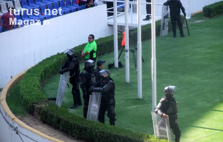 Mexikanische Polizei beim Fußball