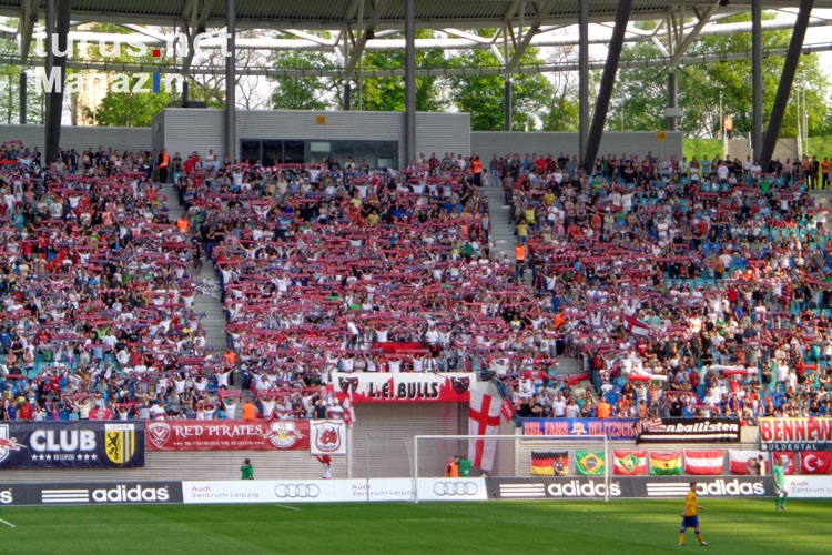 Fankurve von RB Leipzig beim Duell gegen den 1. FC Lok
