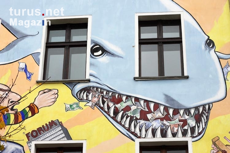 Der Miethai schnappt zu (Wandmalerei in Berlin)