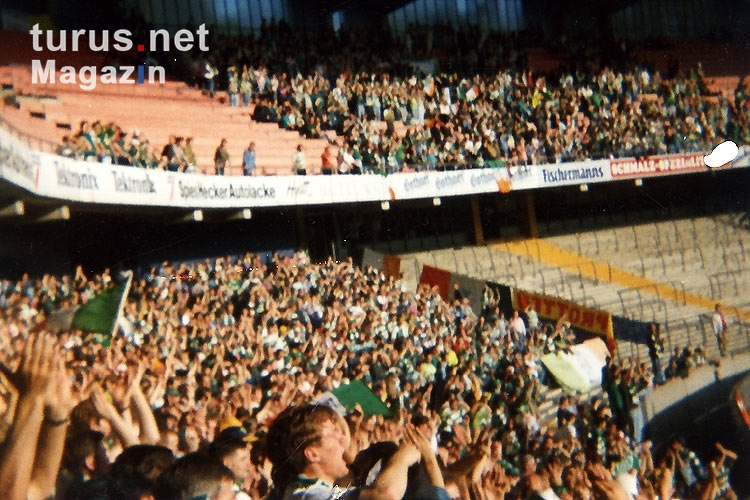 Fans von Celtic Glasgow beim 1. FC Köln im Müngersdorfer Stadion, 1992