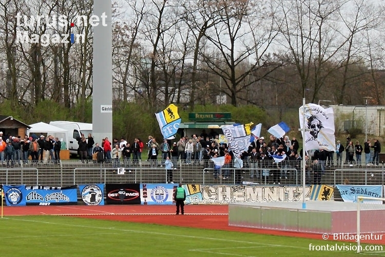 Fans und Ultras des Chemnitzer FC im Berliner Mommsenstadion