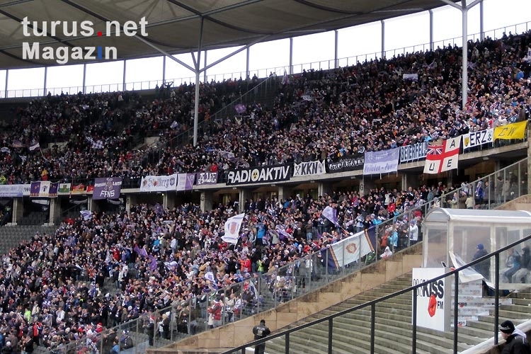 Fans des FC Erzgebirge Aue im Berliner Olympiastadion bei Hertha BSC