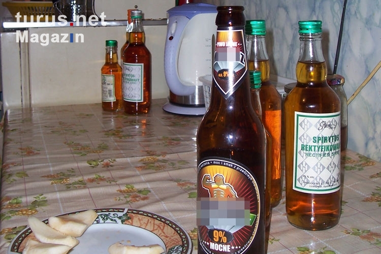 Bier und Spiritus mit Karamell im polnischen Haushalt