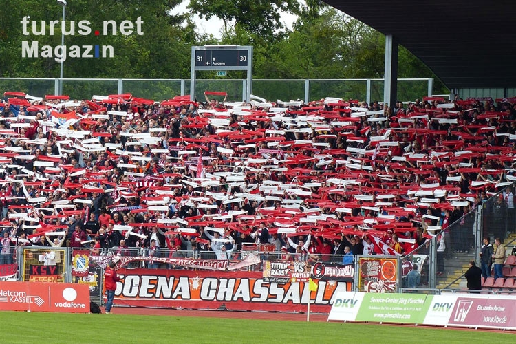 Fans des KSV Hessen Kassel gegen Holstein Kiel