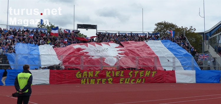 Fans von Holstein Kiel beim KSV Hessen Kassel