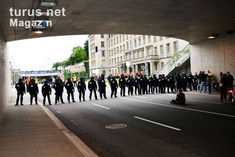 Polizei sichert nach dem Spiel RB Leipzig vs. Lotte ab