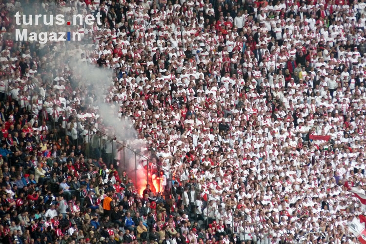 Fans des VfB Stuttgart beim DFB-Pokalfinale 2013