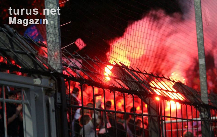 Pyrotechnik beim Freundschaftsspiel Babelsberg 03 vs. FC St. Pauli
