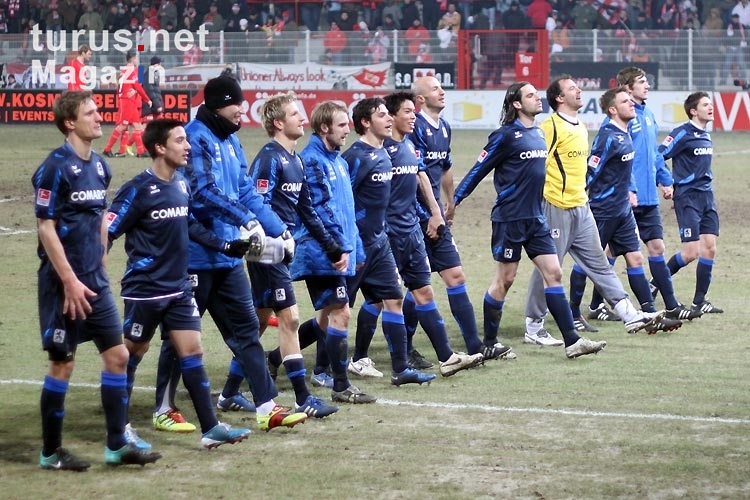 Spieler des TSV 1860 München feiern das 1:0 bei Union Berlin