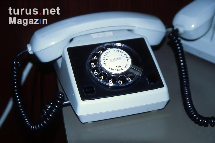 graues Telefon aus DDR-Zeiten