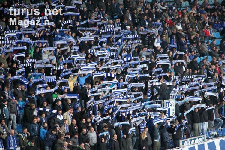 Os fãs de futebol da primeira FC Magdeburg, Alemanha