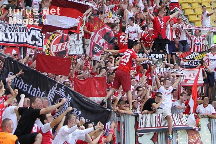 Os fãs de futebol de 1. FC Köln, Colônia na Alemanha