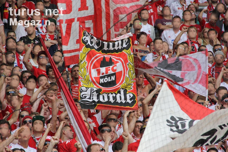 Os fãs de futebol de 1. FC Köln, Colônia na Alemanha
