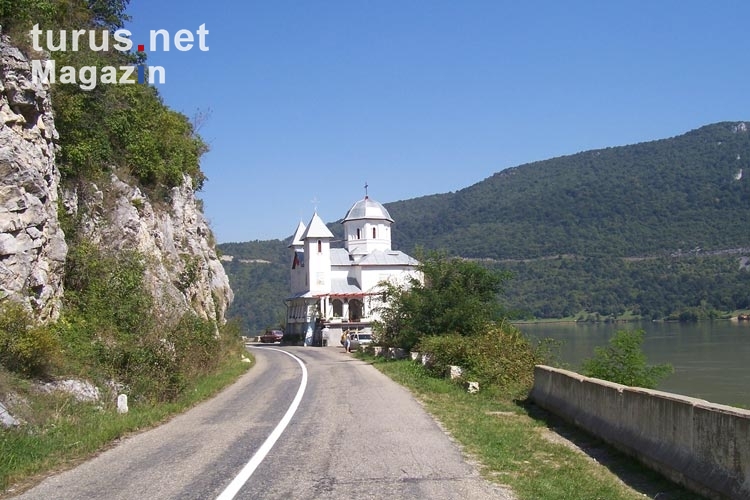 Panorama-Straße am Ufer der Donau in Rumänien