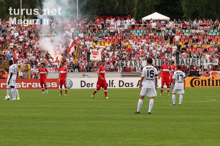 Fans des VfB Stuttgart beim BFC Dynamo