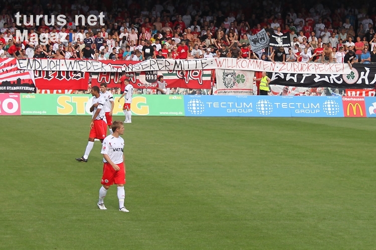 Fans von Rot-Weiß Oberhausen im Stadion Niederrhein