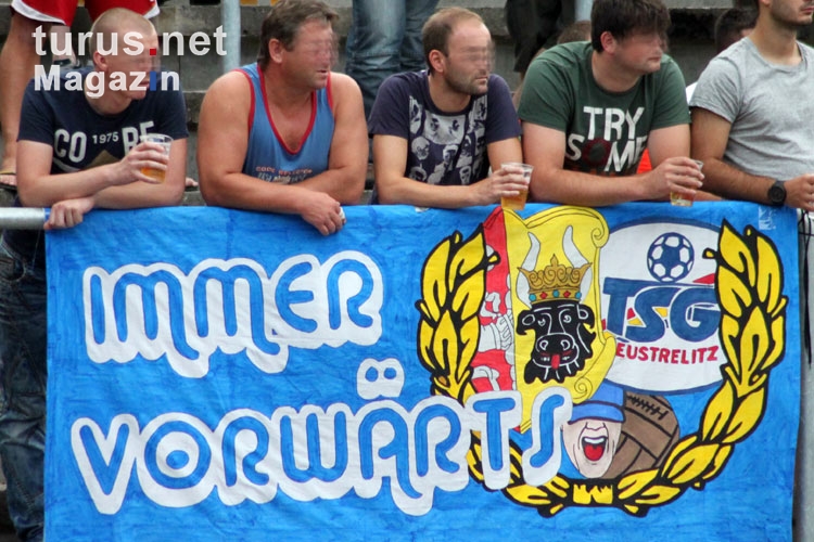 Fans der TSG Neustrelitz beim Heimspiel gegen Jena