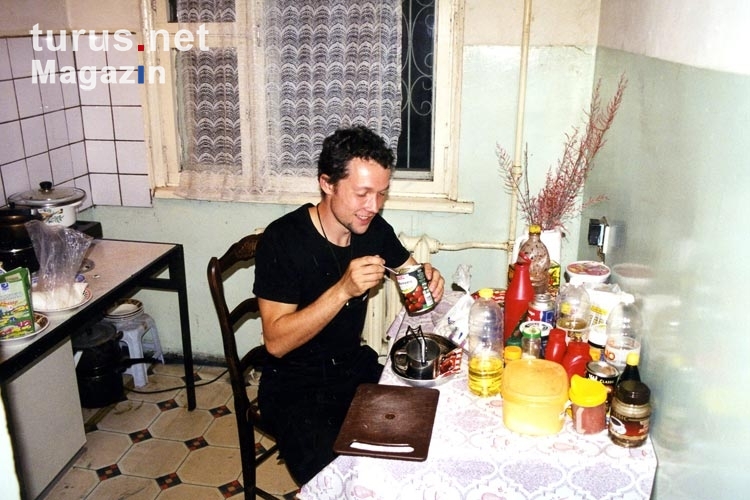 in einer Küche eines Neubaublocks in Ulaan Baatar
