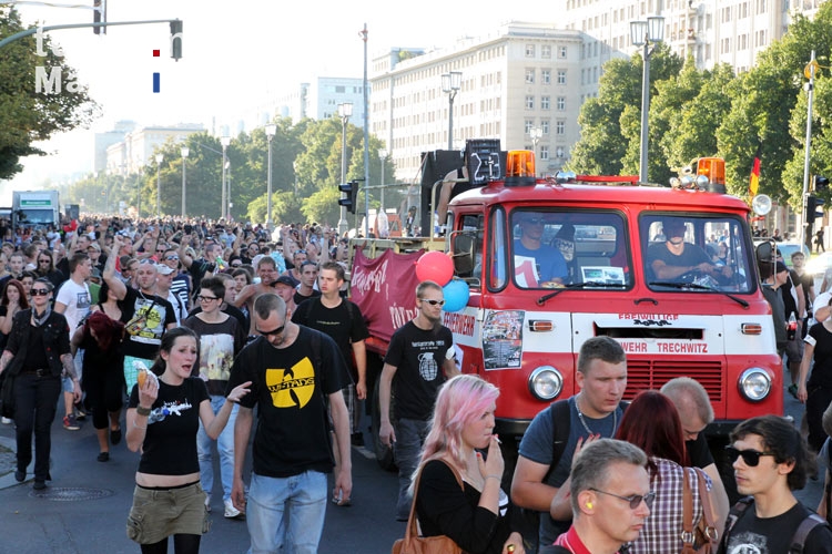 Fuckparade 2013 unterwegs auf der Karl-Marx-Allee