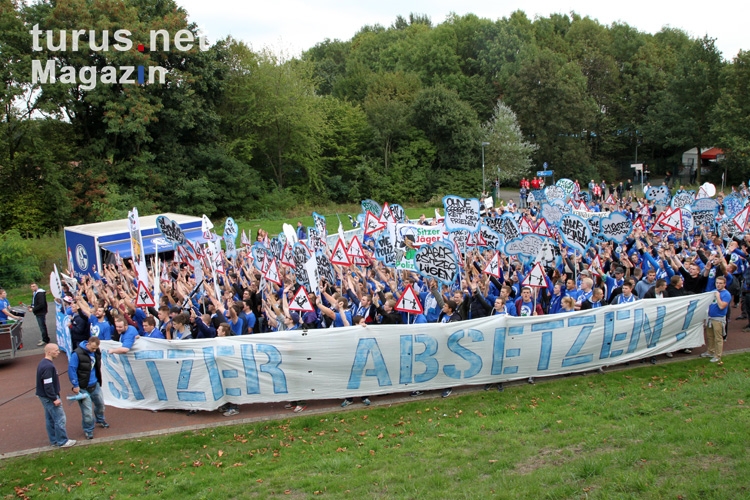 Marsch der Fans des FC Schalke 04 zum Stadion