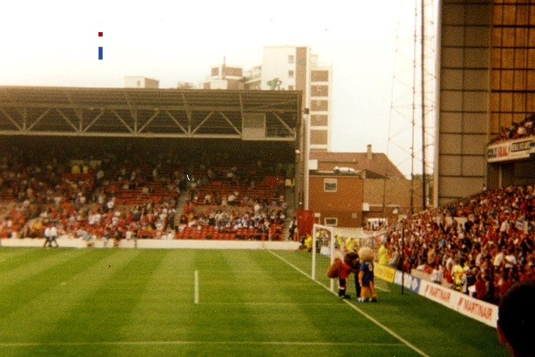 City Ground von Nottingham Forest, Mitte 90er Jahre