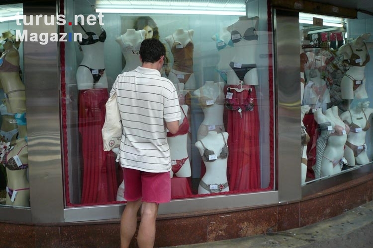 Ein Blick ins Schaufenster eines Dessous-Geschäfts in Rio de Janeiro