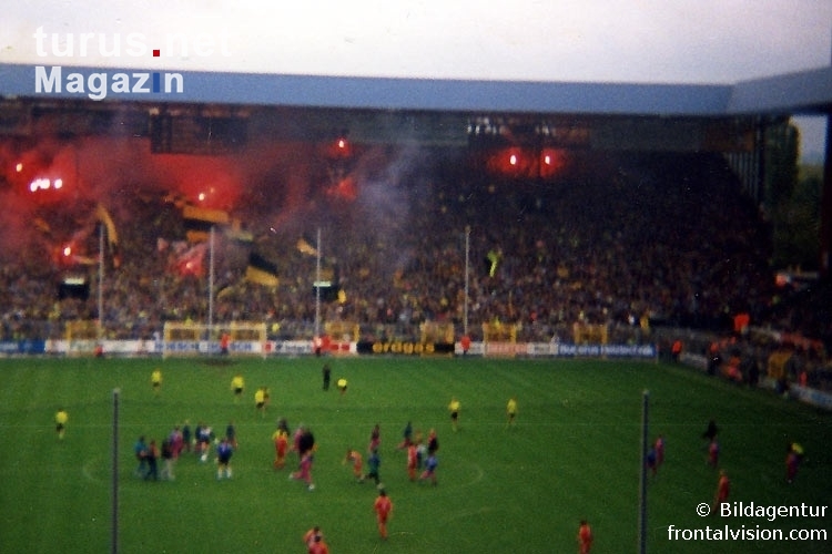 Alltag Anfang der 90er: Blick auf die Südtribüne des Westfalenstadions