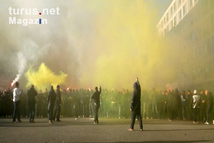 Marsch der Fans von AIK Solna zum Derby