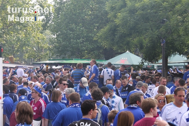 Fans des FC Schalke 04 in Berlin (DFB-Pokal 2011)