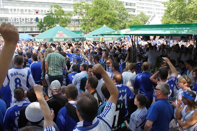 Fans des FC Schalke 04 in Berlin (DFB-Pokal 2011)