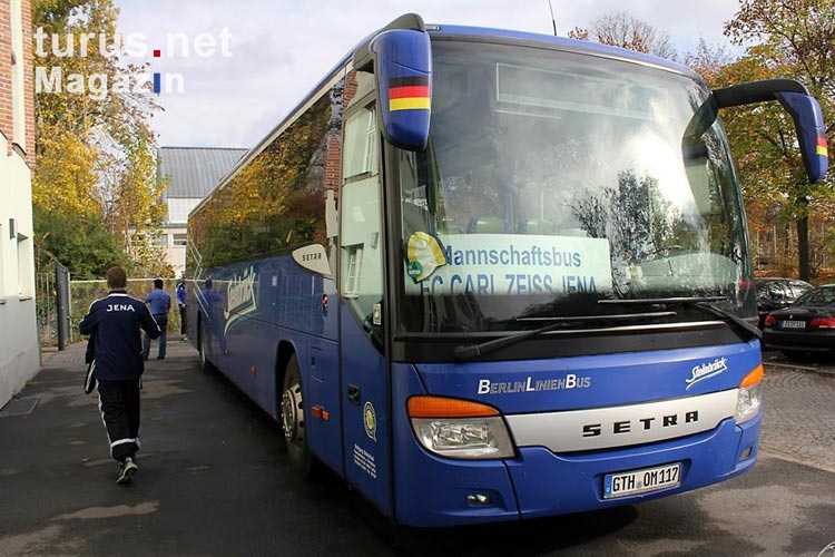 Mannschaftsbus des FC Carl Zeiss Jena