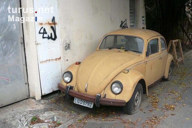 ein alter VW-Käfer in Rio de Janeiro