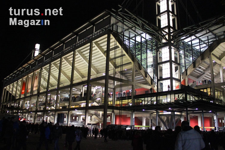 Stadion des 1. FC Köln am Abend