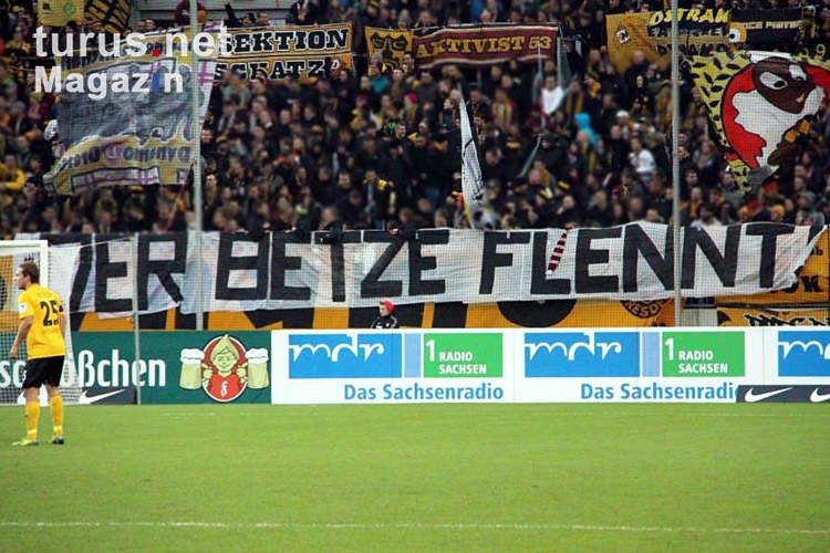 Fans der SG Dynamo Dresden gegen den FCK