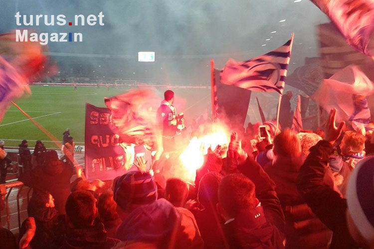 Hertha BSC Fans zünden Pyrotechnik in Braunschweig