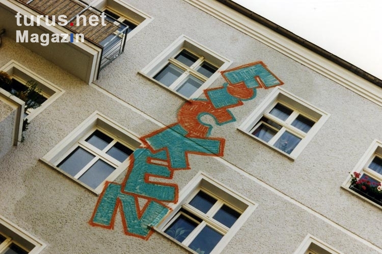 FICKEN - Schriftzug an einem Wohnhaus in Berlin