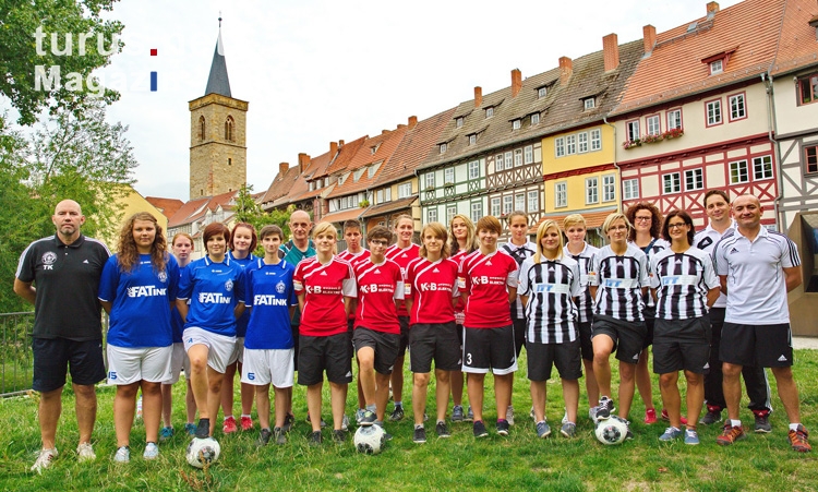 Erfurter Fußballerinnen in der Altstadt