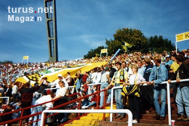Gästeblock beim Spiel HSV - Dynamo Dresden im Volksparkstadion, Herbst 1994