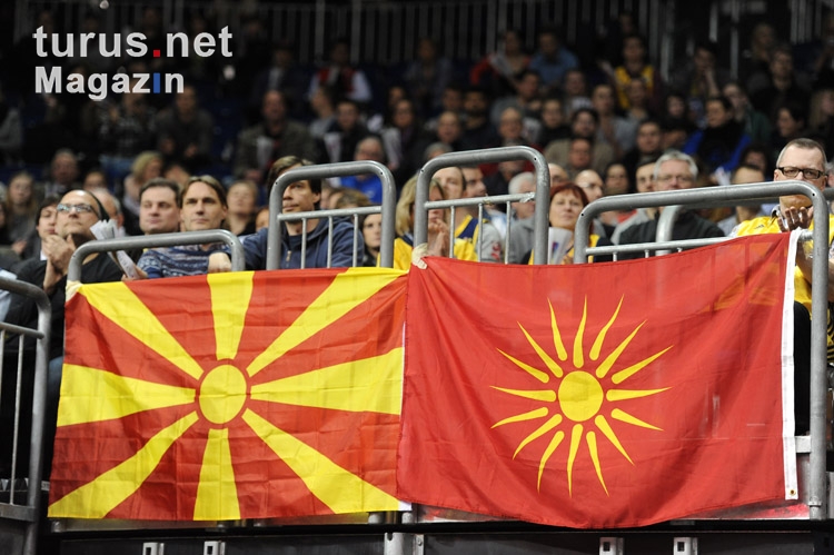 Mazedonien Fahne und Stern von Vergina bei Alba Berlin