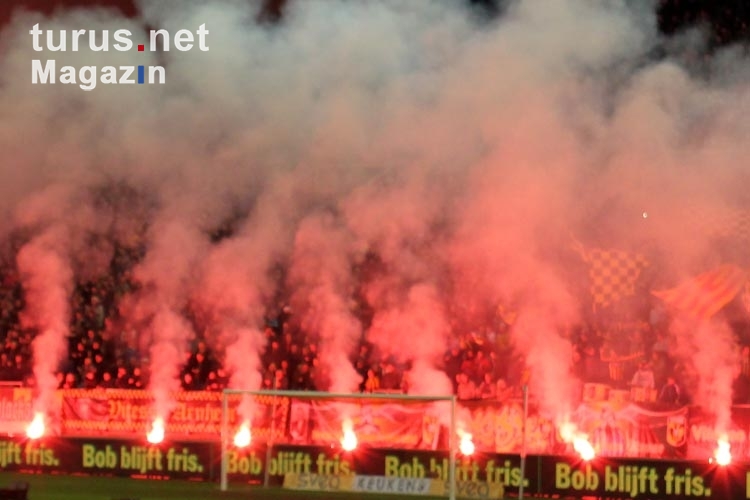 Pyrotechnik beim Spiel Vitesse Arnhem - Feyenoord Rotterdam im GelreDome