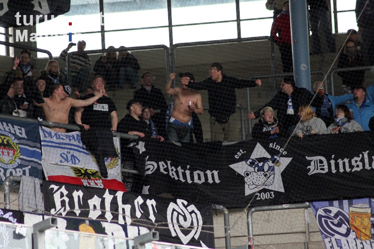 Duisburger Fans im Rostocker Stadion