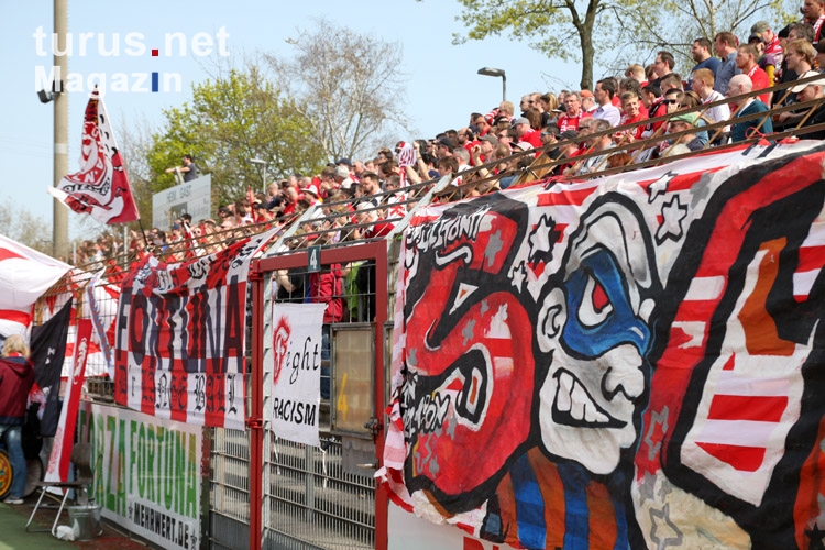 Fans des SC Fortuna Köln im Südstadion