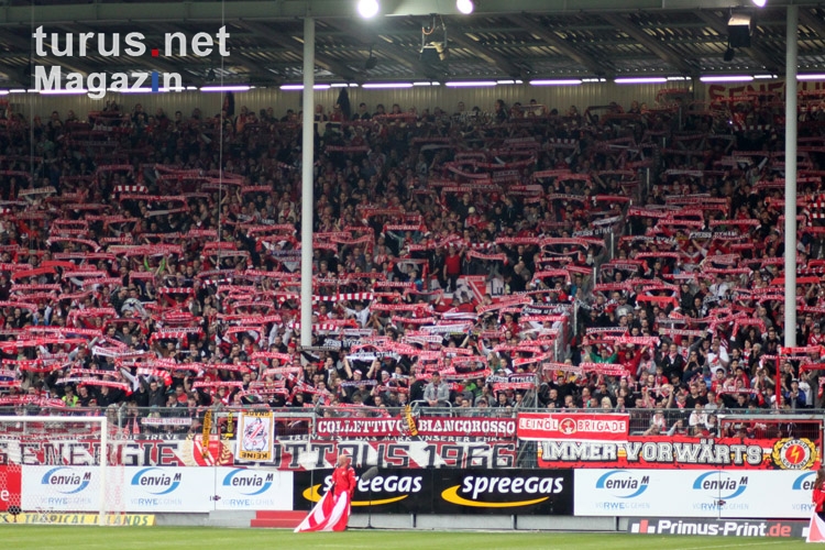 Schalparade der Fans des FC Energie Cottbus