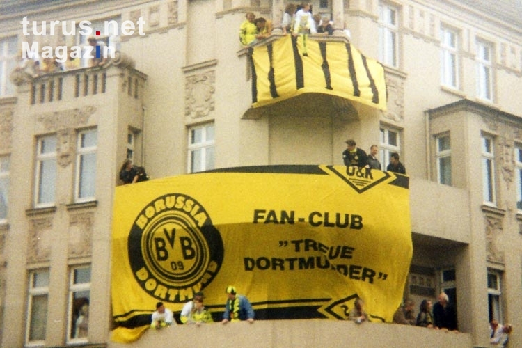 Fans von Borussia Dortmund feiern die Meisterschaft, 1995/96