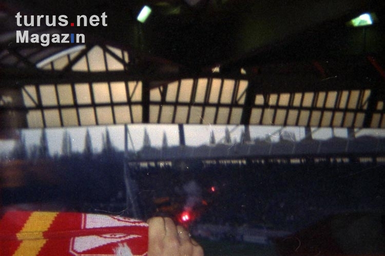 Bengalos im Ulrich-Haberland-Stadion von Bayer 04, Anfang 90er Jahre
