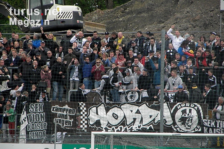 Fans des SV Elversberg im Waldstadion