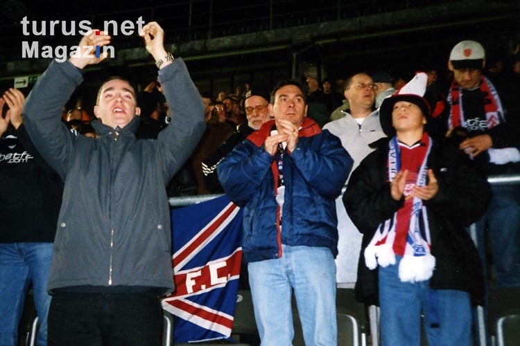 Fans des Fulham FC bei Hertha BSC (2003)