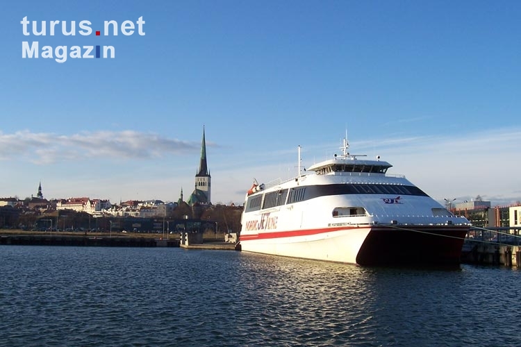 Schiffe, Fähren im Hafen der estnischen Hauptstadt Tallinn
