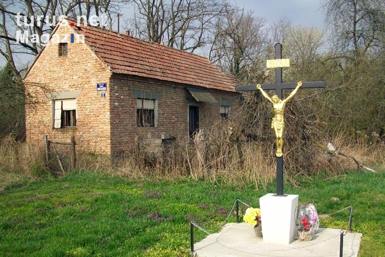Kreuze und Jesus-Statuen sind im katholischen Kroatien überall zu sehen